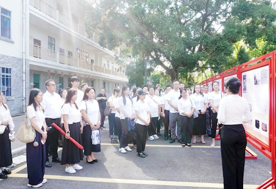 铭记抗战历史 传承英雄精神——广西现代职院组织党员教职工前往河池学院观摩抗日战争烈士事迹巡展